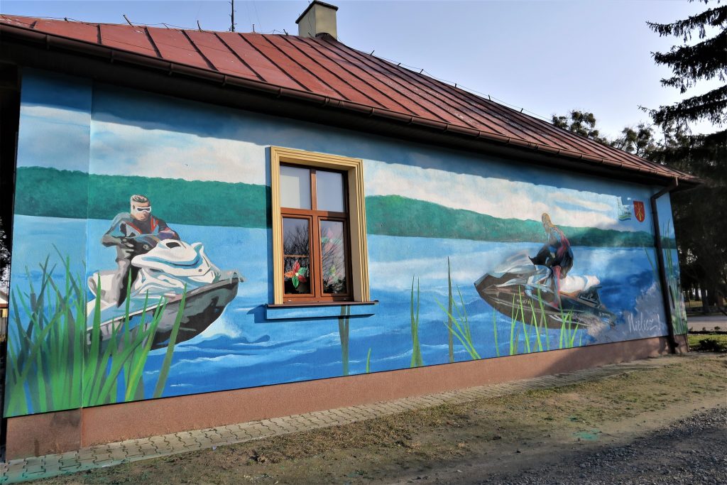 obrazek na budynku GOK Nielisz mural