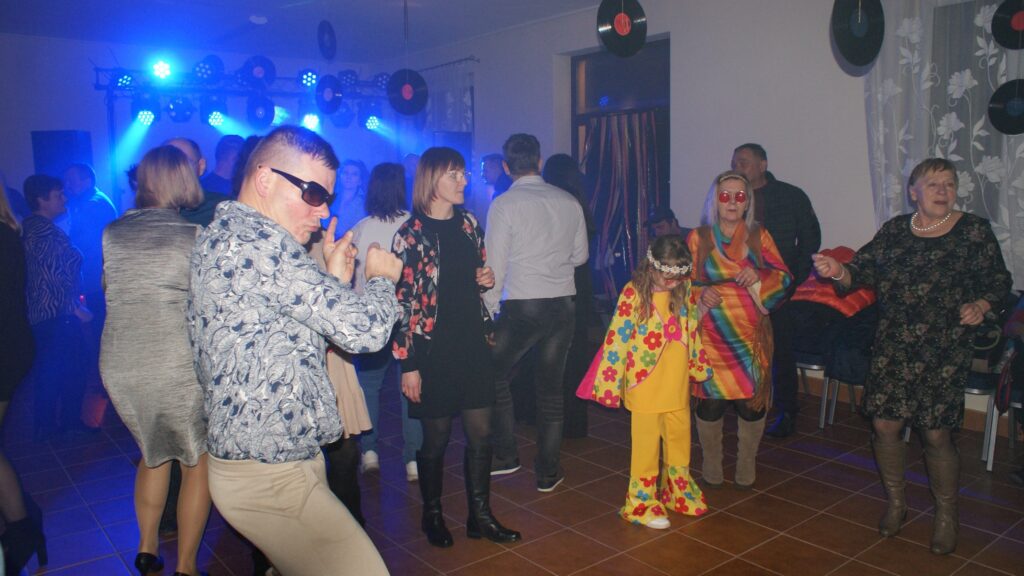 ANDRZEJKI 2024. DYSKOTEKA Z MUZYKĄ LAT 70` I 80`