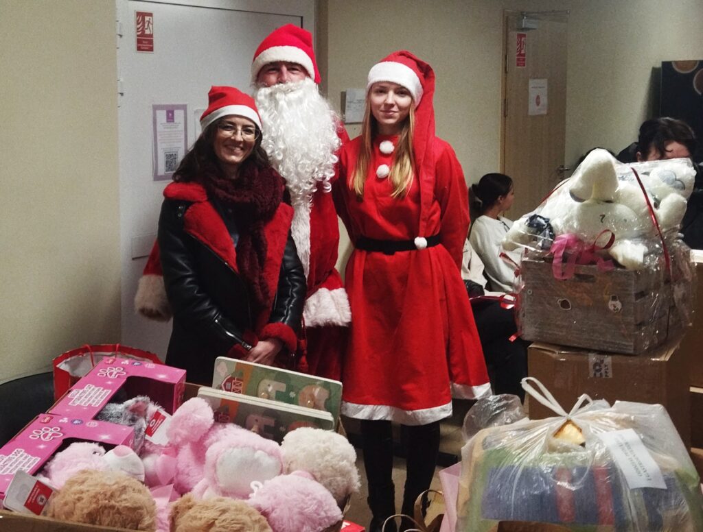 ONKO MIKOŁAJ – reprezentacja naszej gminy na czele ze św. Mikołajem, przekazała zebrane prezenty dzieciom z Uniwersyteckiego Szpitala Dziecięcego w Lublinie 🎅🎁