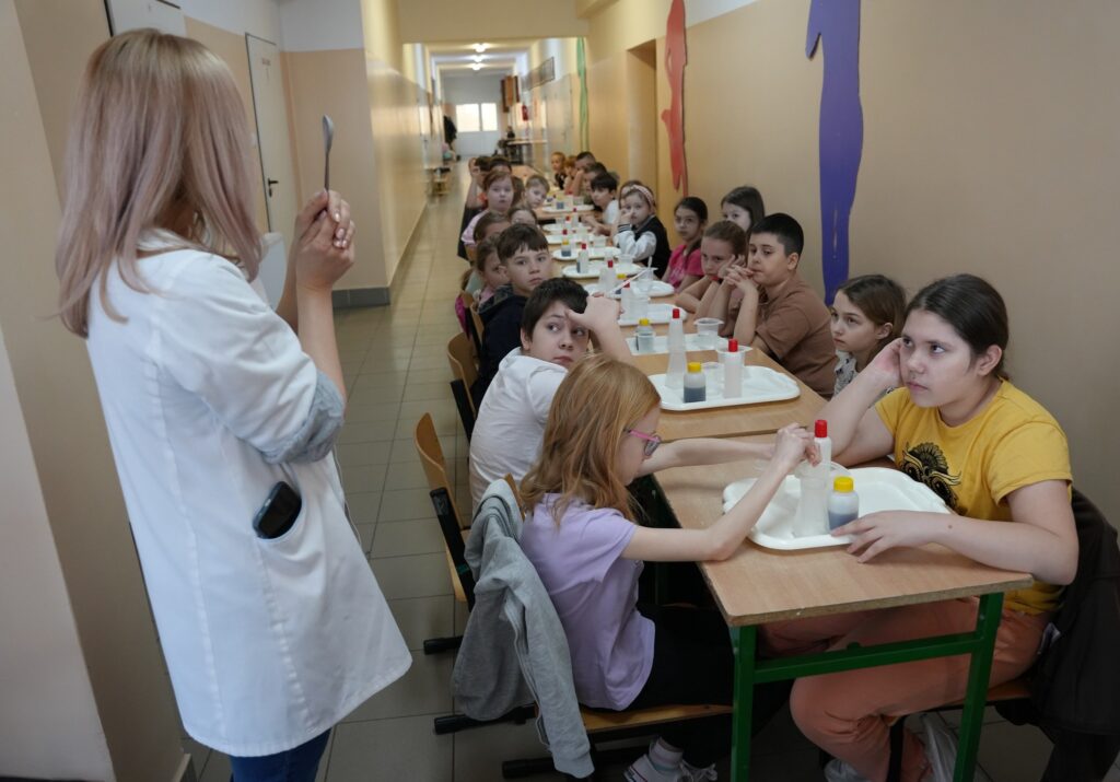 EKSPERYMENTY, DOŚWIADCZENIA I DOBRA ZABAWA, CZYLI WARSZTATY Z MINILAB