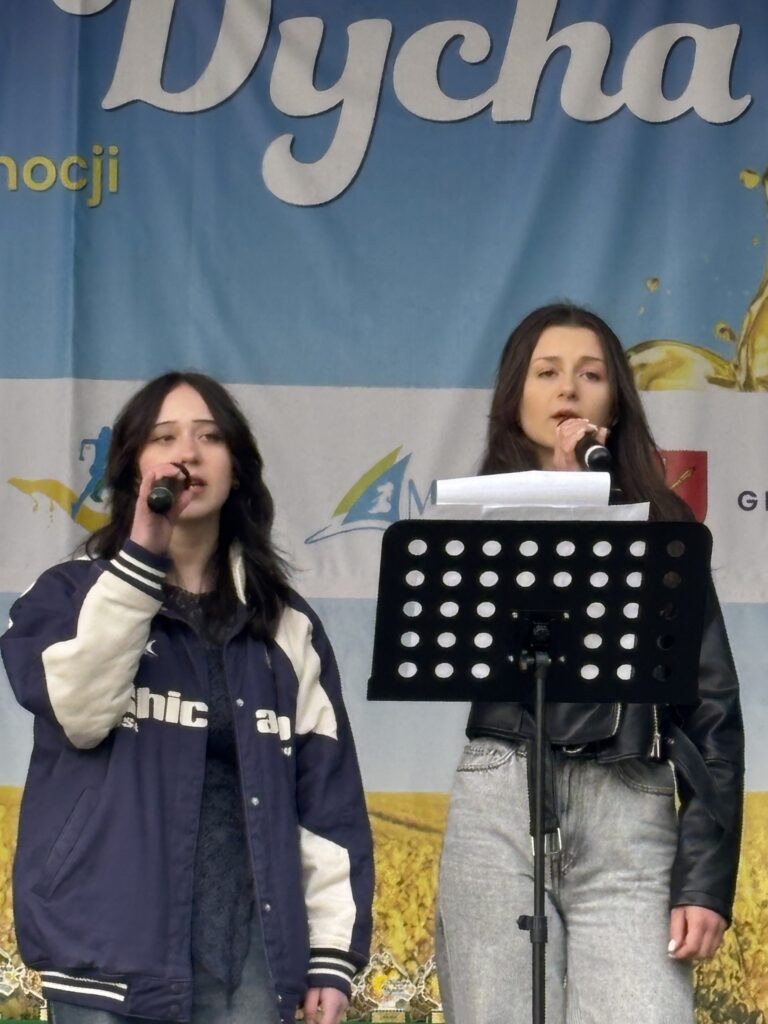 Wokalistki z GOK w Nieliszu na IV Olejarskiej Dysze 🎤