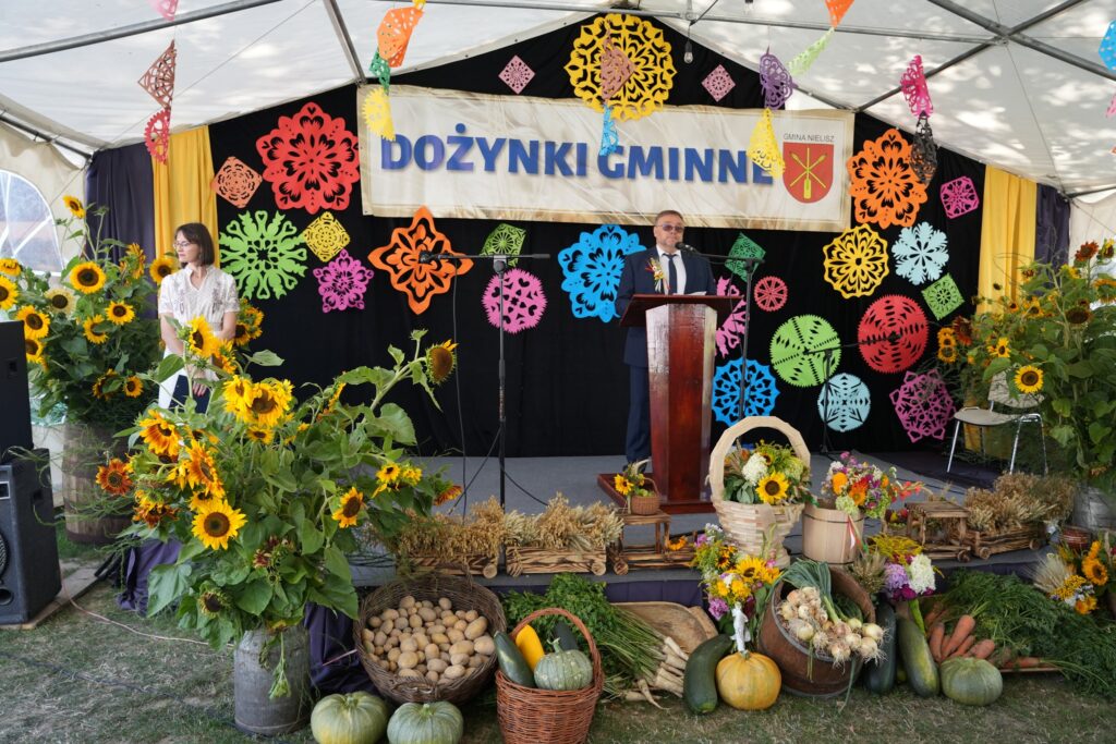 DOŻYNKI GMINNO-PARAFIALNE W KRZAKU |📸 Część III – GALERIA WSZYSTKICH WIEŃCÓW,  PRZEMÓWNIENIA I PODZIĘKOWANIA