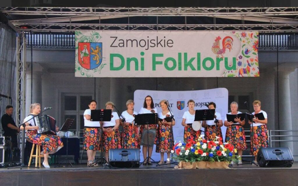 Zespół Ale Fajnie z Gminny Ośrodek Kultury w Nieliszu Wystąpił na XXVII Dniach Folkloru w Zwierzyńcu