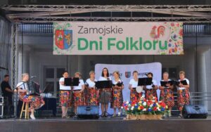 Zespół Ale Fajnie z Gminny Ośrodek Kultury w Nieliszu Wystąpił na XXVII Dniach Folkloru w Zwierzyńcu Zespół Ale Fajnie z Gminny Ośrodek Kultury w Nieliszu Wystąpił na XXVII Dniach Folkloru w Zwierzyńcu