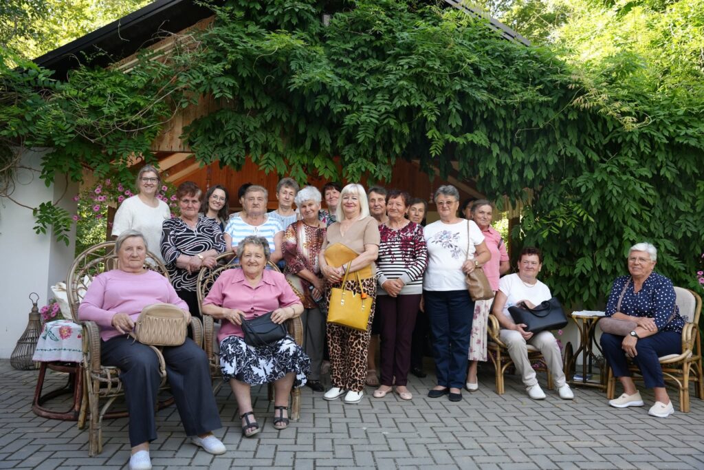 SENIORZY Z GMINY NIELISZ ODKRYWALI UROKI ROZTOCZA!